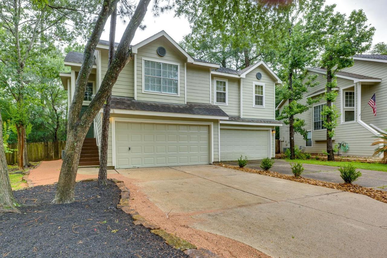 Modern Woodlands Townhome With Spacious Yard And Patio The Woodlands Exterior photo